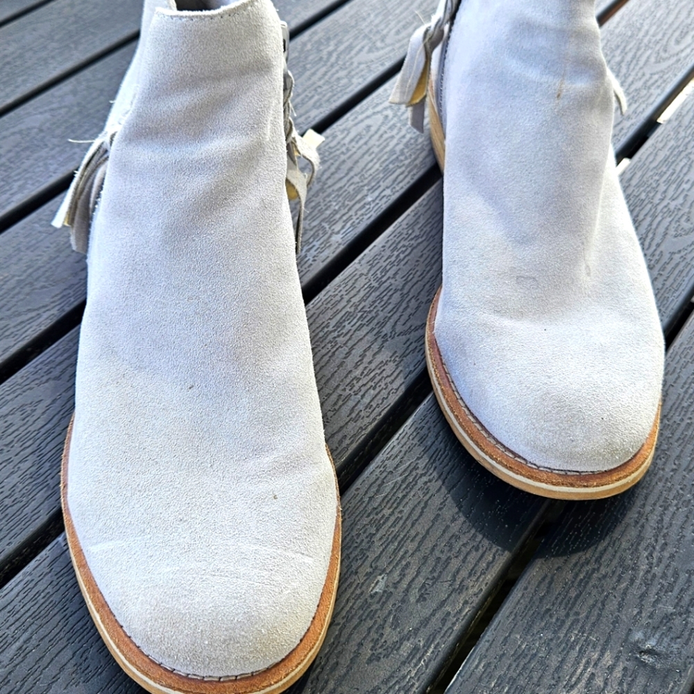 Dolce Vita Light Grey Suede Low Boot with zippers. Size 10